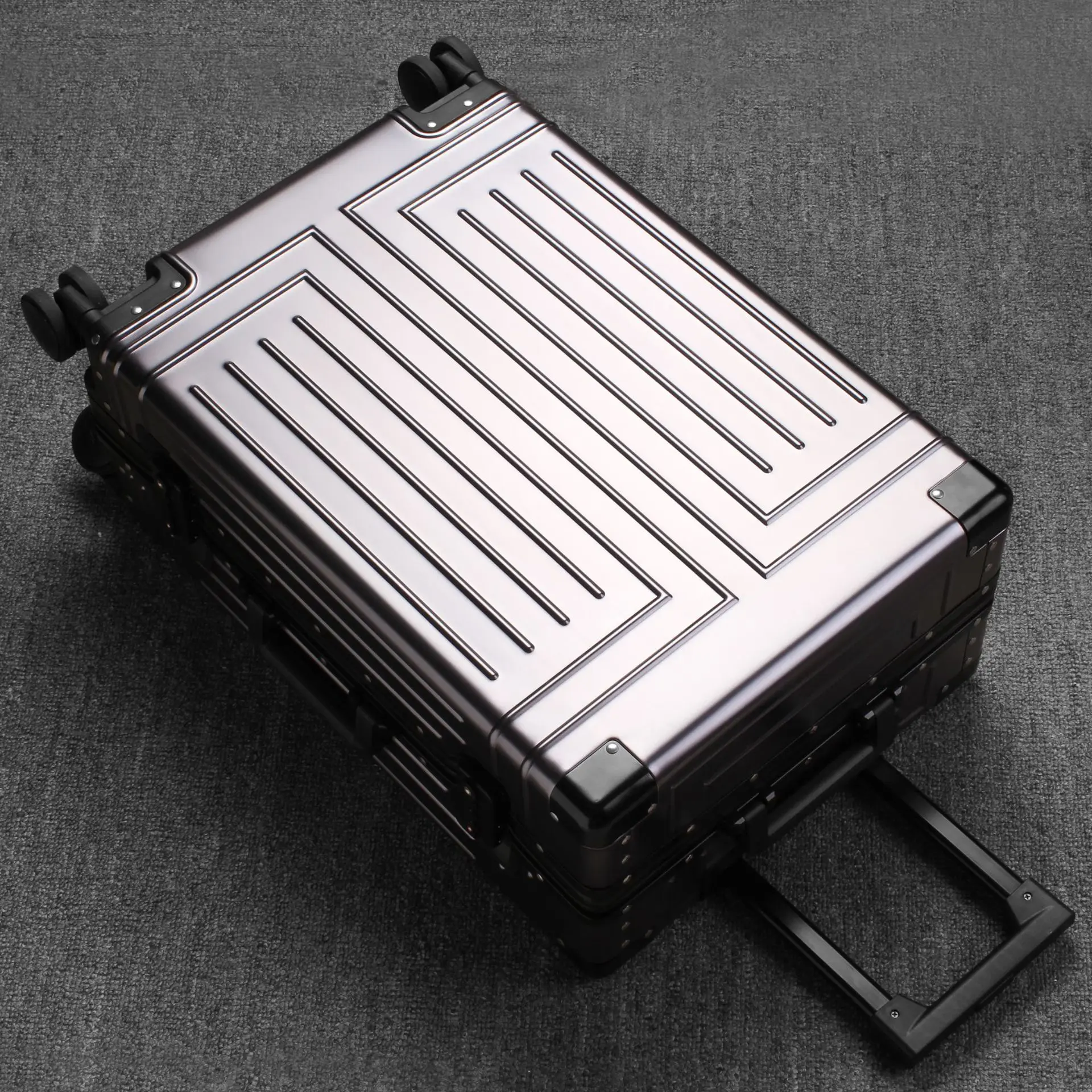 Carryon Luggage Aluminum Trolley Suitcase Private Label Cabin Luggage Valigia Suitcase With Metal Hand