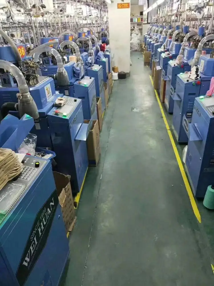 Customized logo playground anti slip grip socks indoor jump trampoline park socks for adults and kids