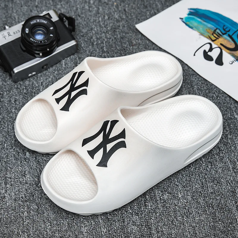  Новинка 2021 модные домашние мягкие тапочки Yezzy для мужчин и женщин супер звезда Новый модный тренд OEM изготовленный на заказ черный в жокейском стиле; Мужские шлепанцы с плоской подошвой уличные пляжные без задника открытыми