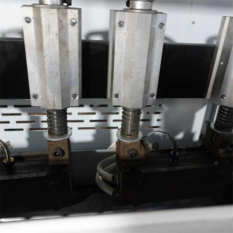 Машина для чистки шпули отходов пряжи