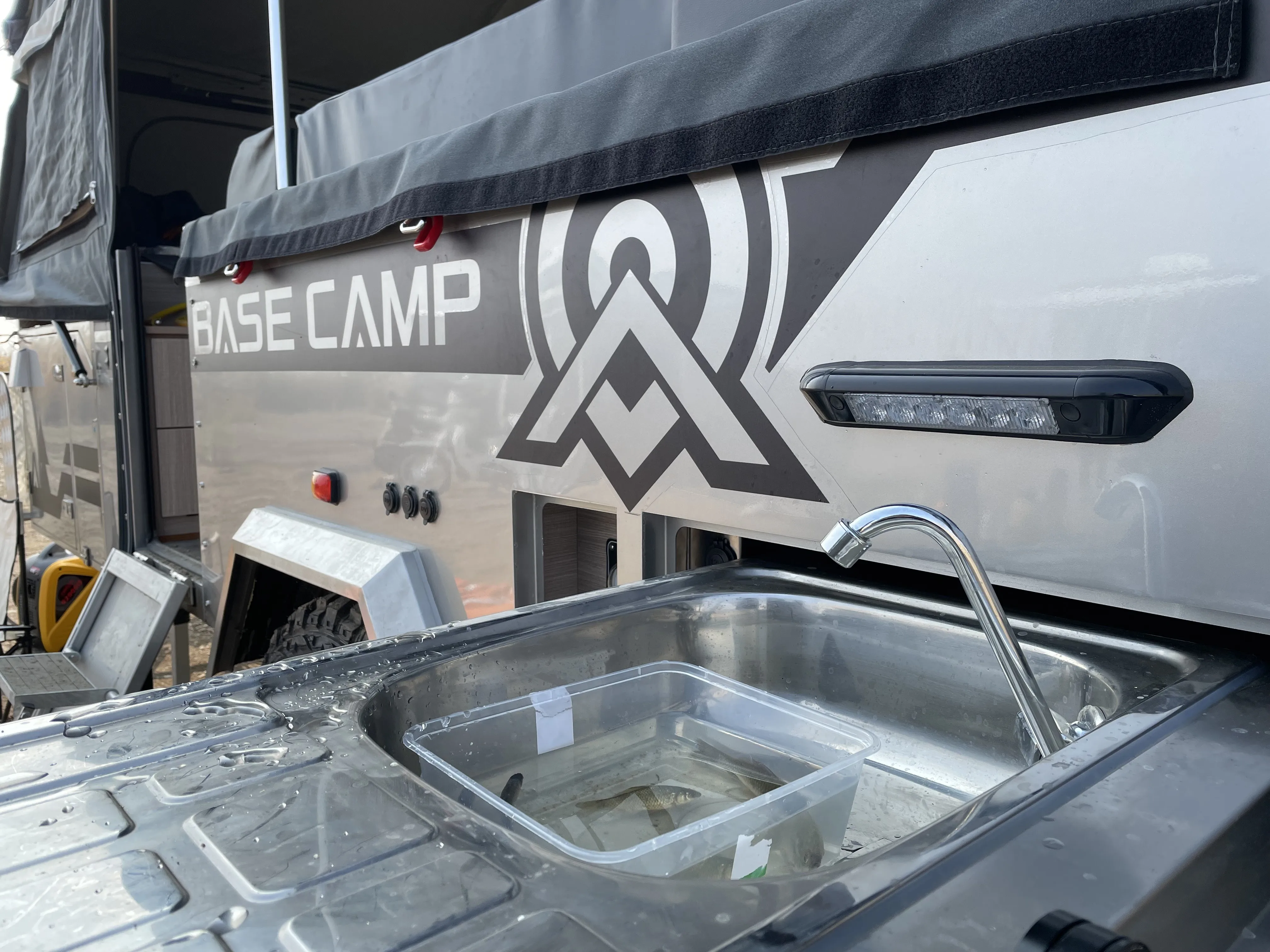 Sale Australian Standards Large Space caravan Camping Travel Camper Trailer with Sleeper Berth Triple Camp Kitchen System