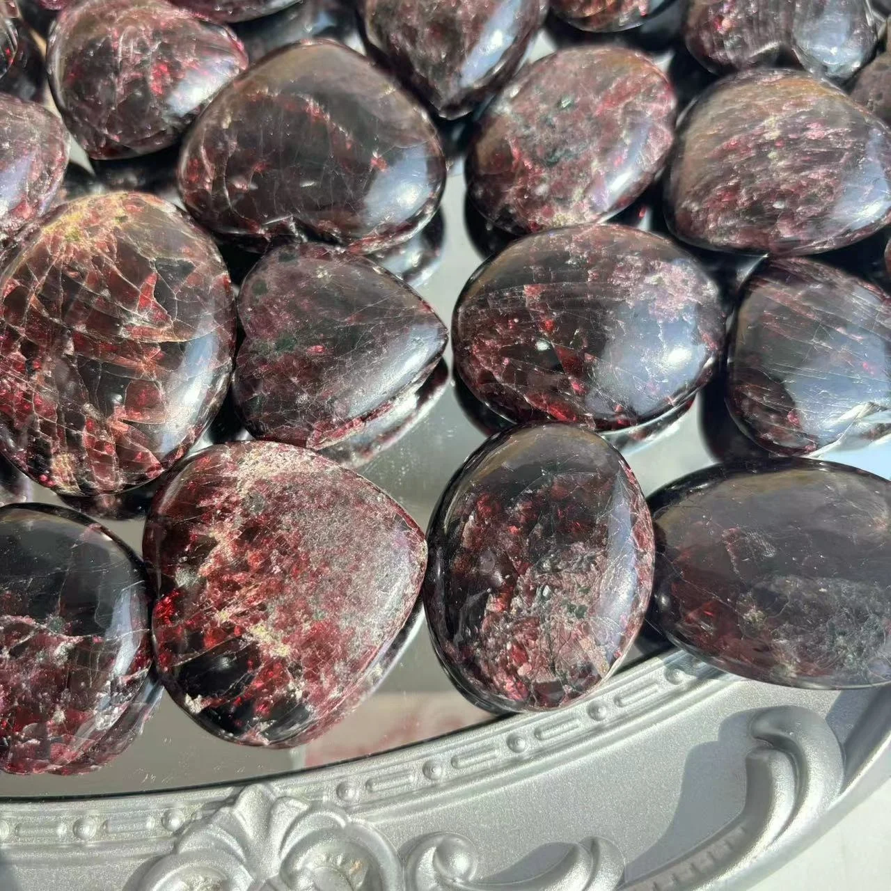 Hot Sale Natural Purple Crystal Healing Stones Wholesale Heart Shape Garnet Tumble Stones Garnet Heart Carving