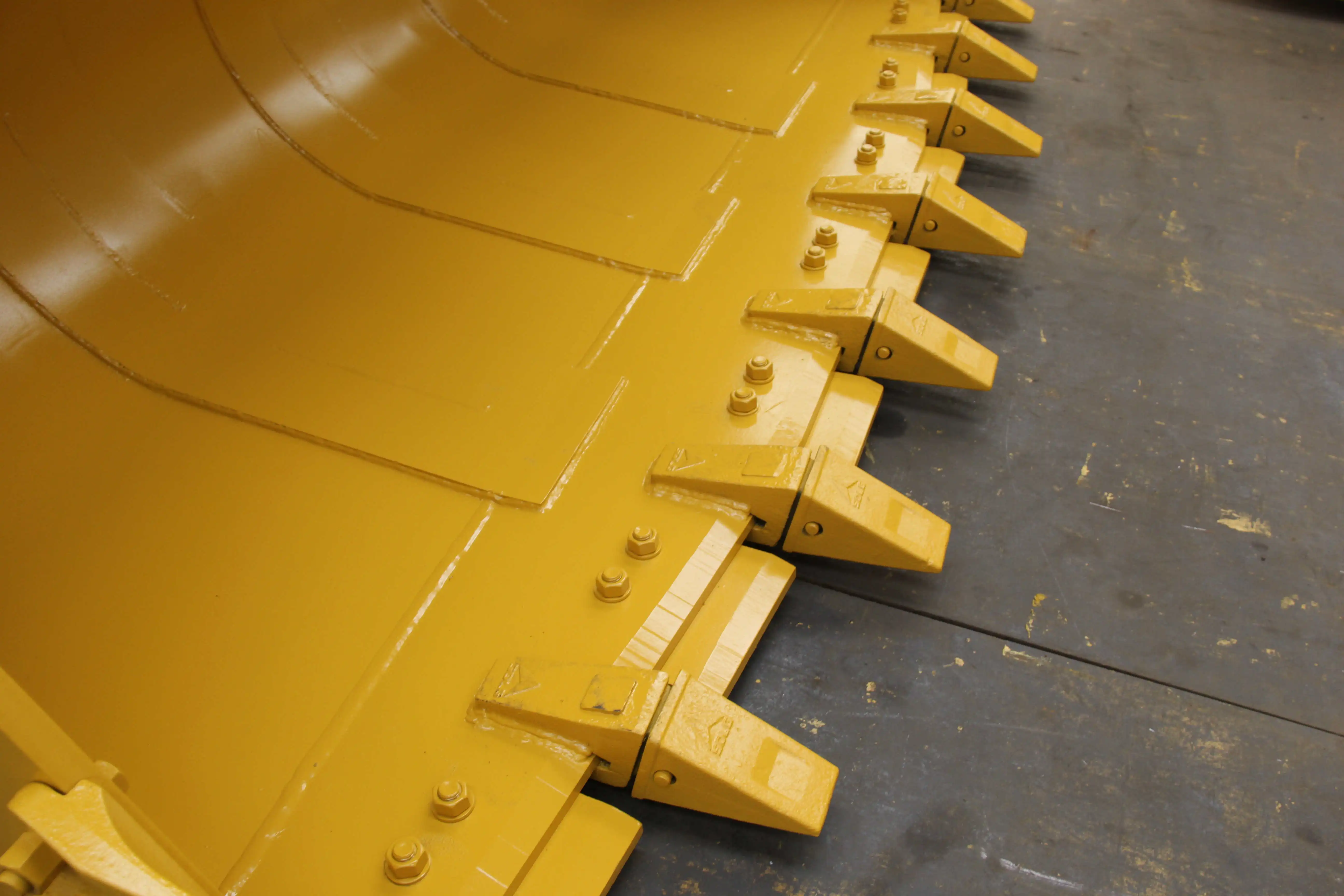 Excavator Crusher Bucket Bulldozer Cutting Edge Blade Tractor Loader Attachment