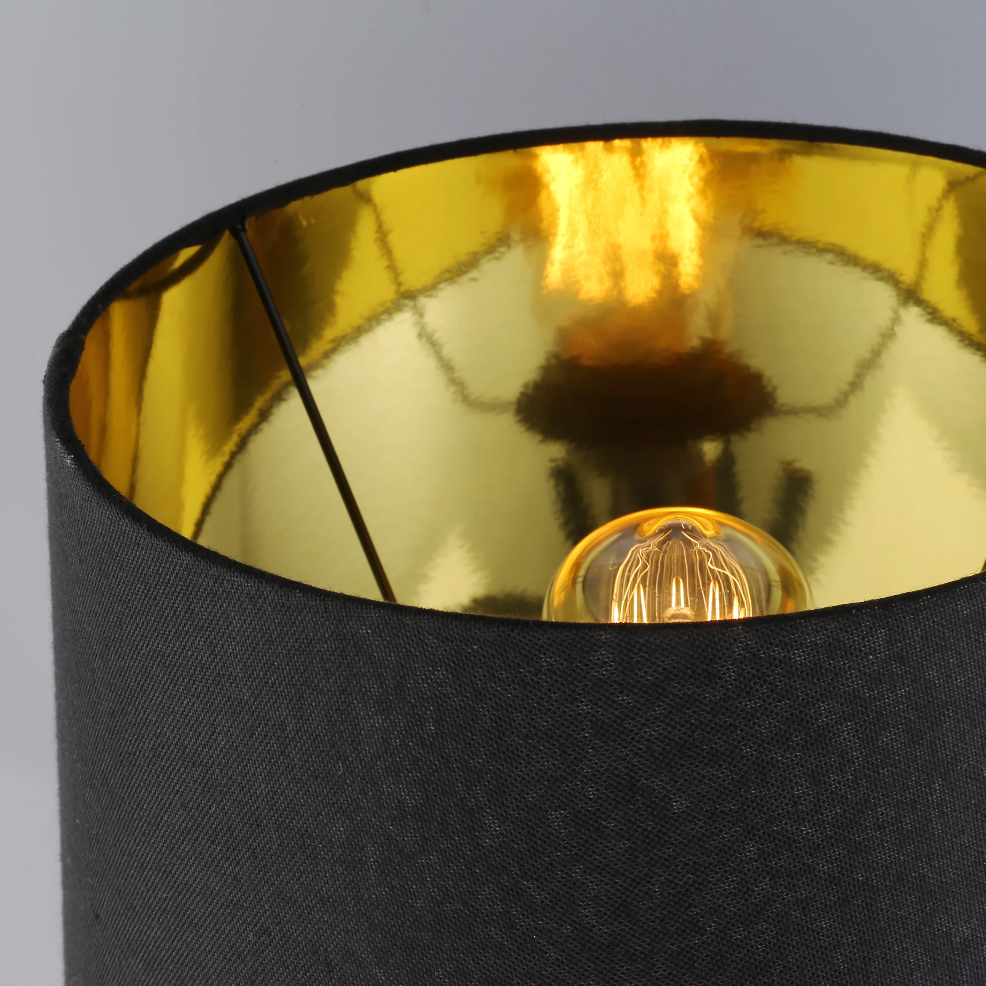 Indoor European Style Black and Gold Metal Restaurant Classical Tripod Table Lamp Desk