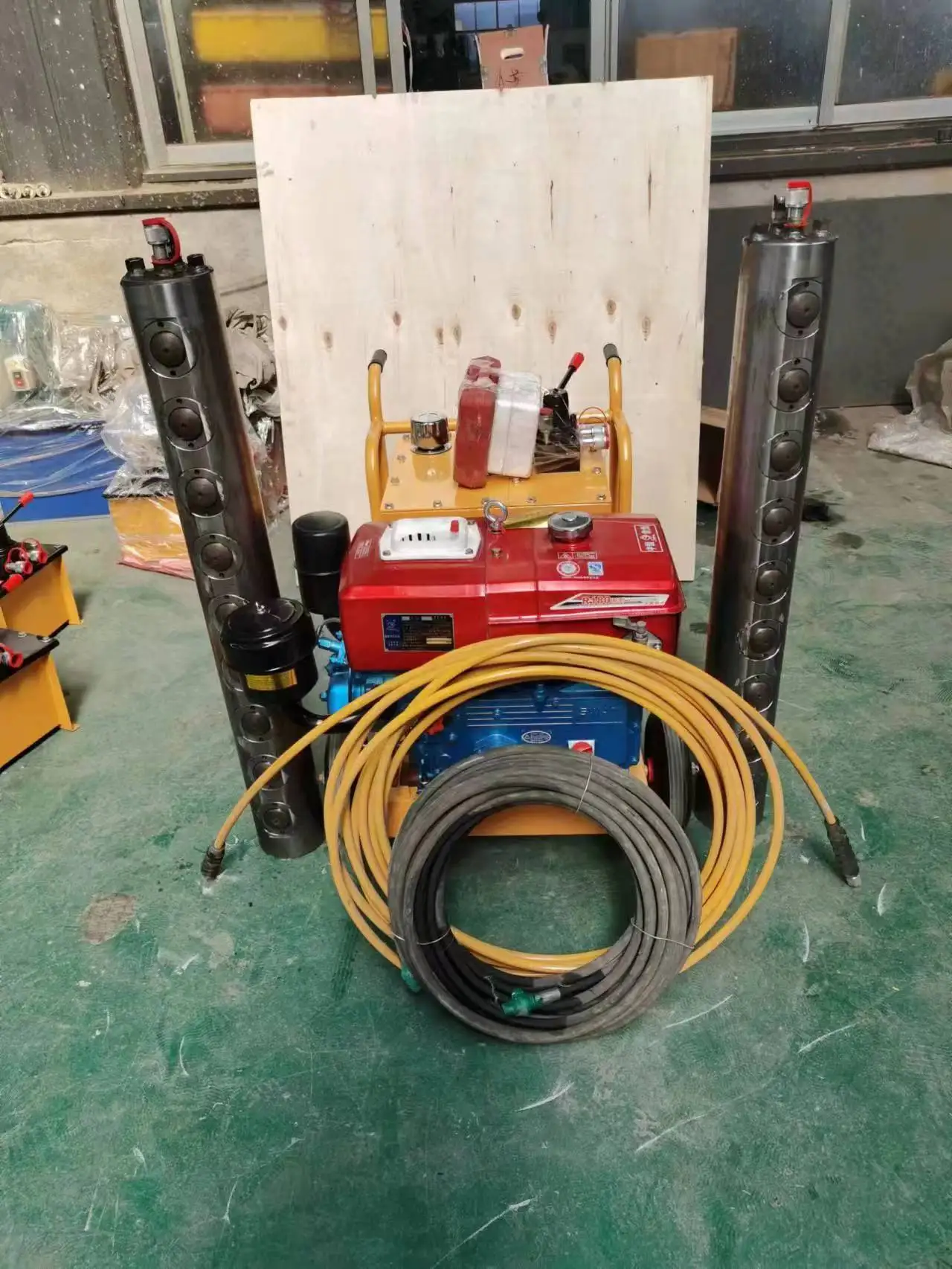 Hydraulic Rock Splitting Machine Tunnel Opening Adopts Small Rock Splitter with 250 Type 4kw Electric Pumping Station