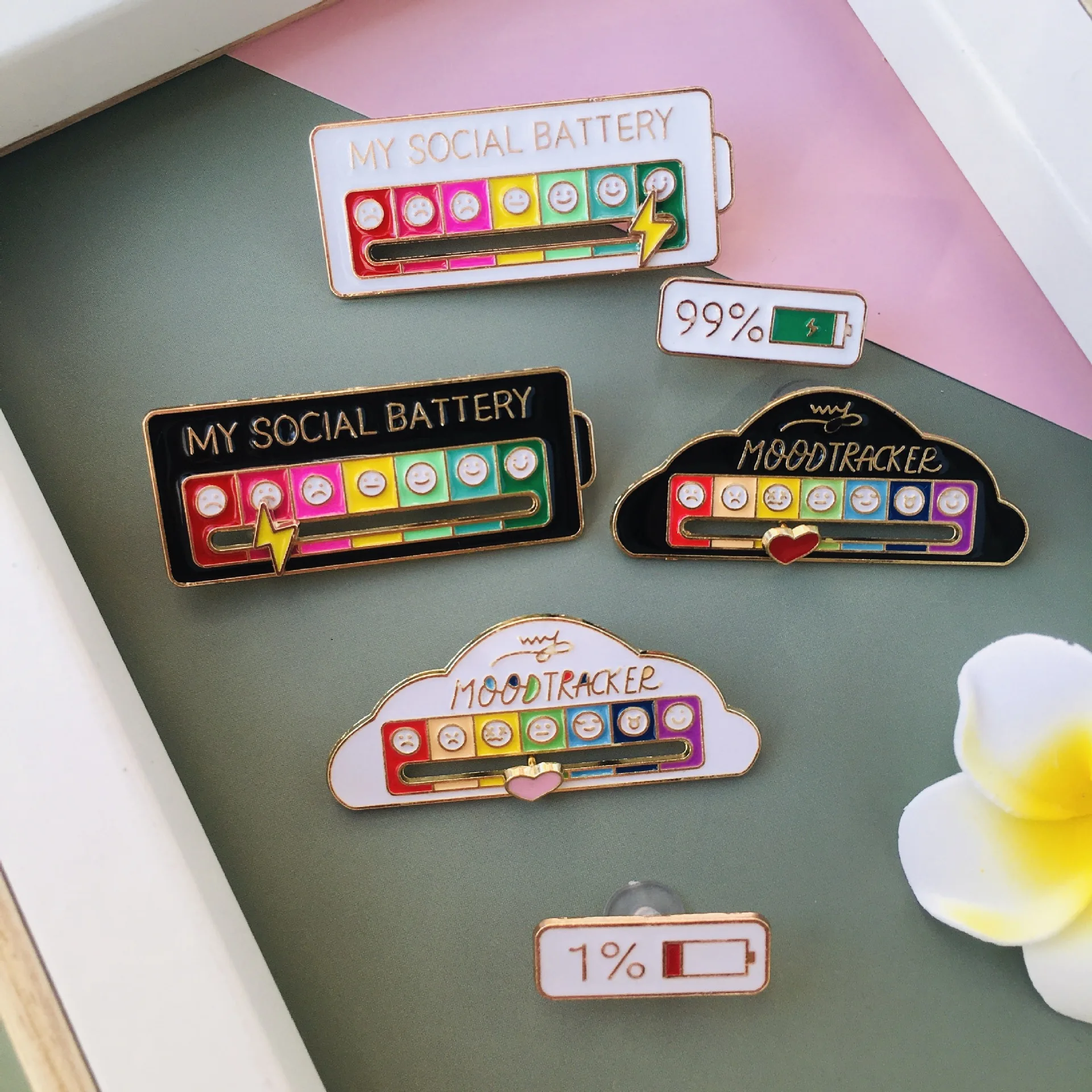 Hot Selling Brooch Personalized Sliding Social Electric Metal Badge Brooch