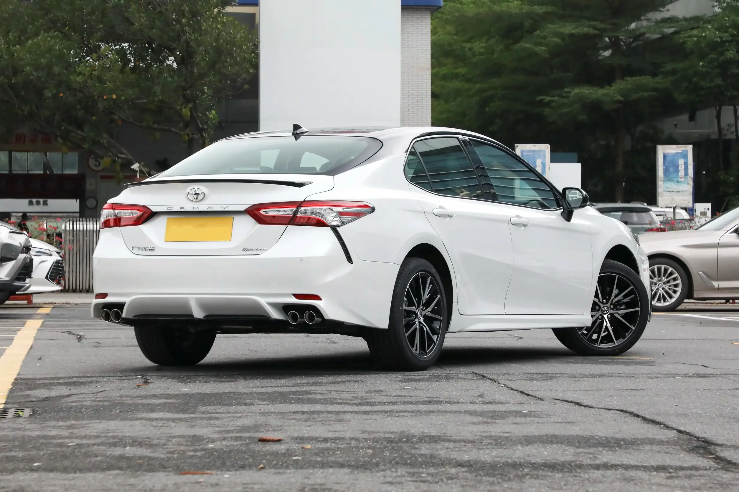 Лидер продаж седан Toyota Camry 2023 2 5 г роскошная версия среднего размера для продажи