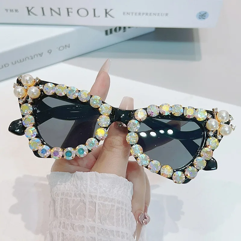 Luxury design pearl diamond trendy ladies sunglasses hip hop eyewear 2023