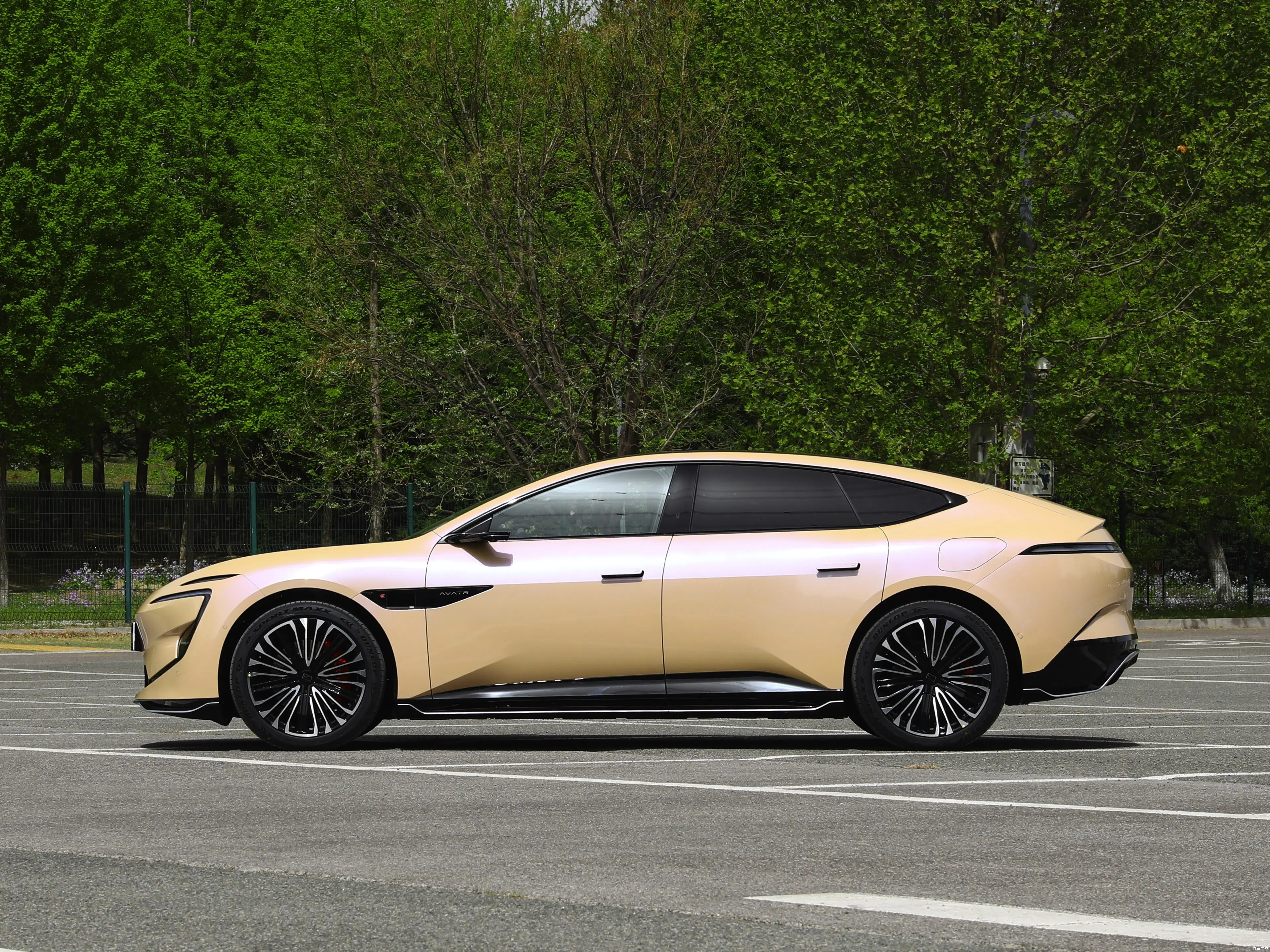 2023 Changan Avatr 12 High Speed 700kM Luxury Electric Avatr 12 EV Car Uzbekistan Luxury Electric Car 4WD 21 inches Tires