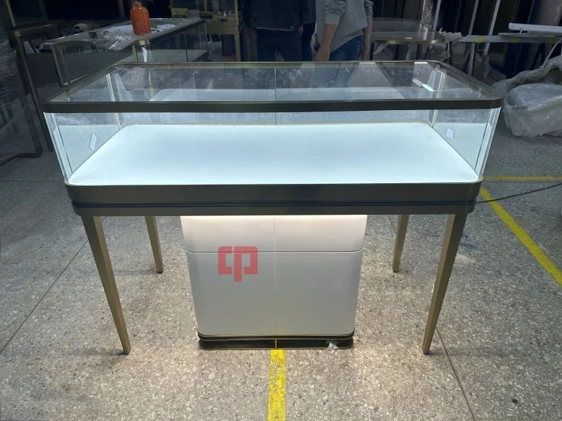 Elegant White Wooden Jewelry Display Showcase Tempered Glass Rounded Corner Display Counter Jewelry Store Display Showcase