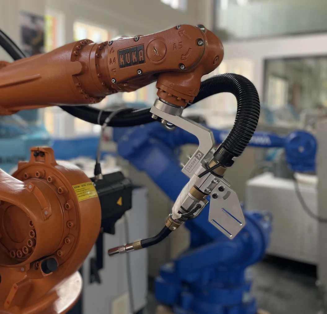 Kuka Robot KR16 Welding Robot With Robot Positioner and Welder For Stainless Iron Steel Welding Art Works Manufacturing Plant