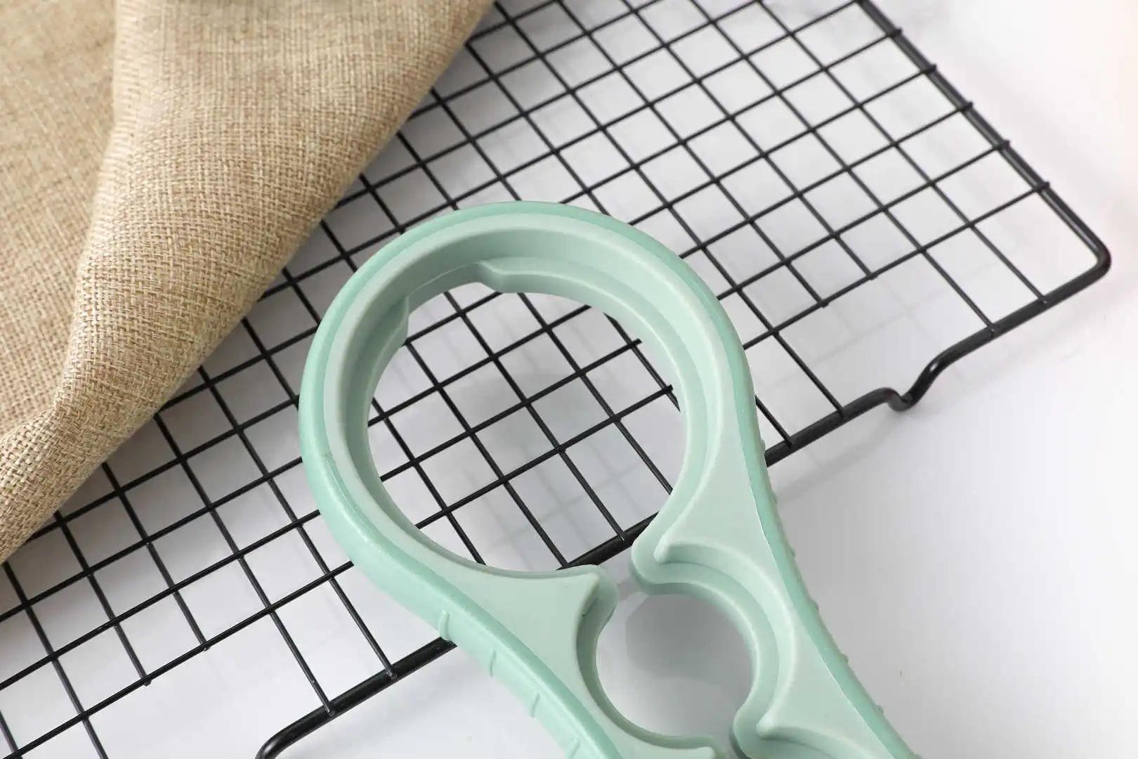 Thickened Creative Multifunctional Multifunction Jar Bottle Opener Can Openers Tools Kitchen Gadgets