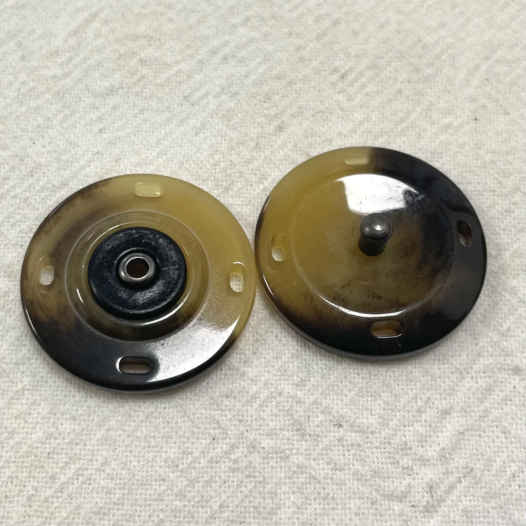 Wholesale custom size and logo press button high quality resin snap button for clothing