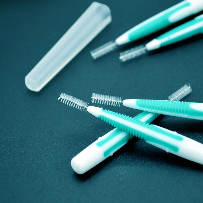 Нейлоновая зубная щетка