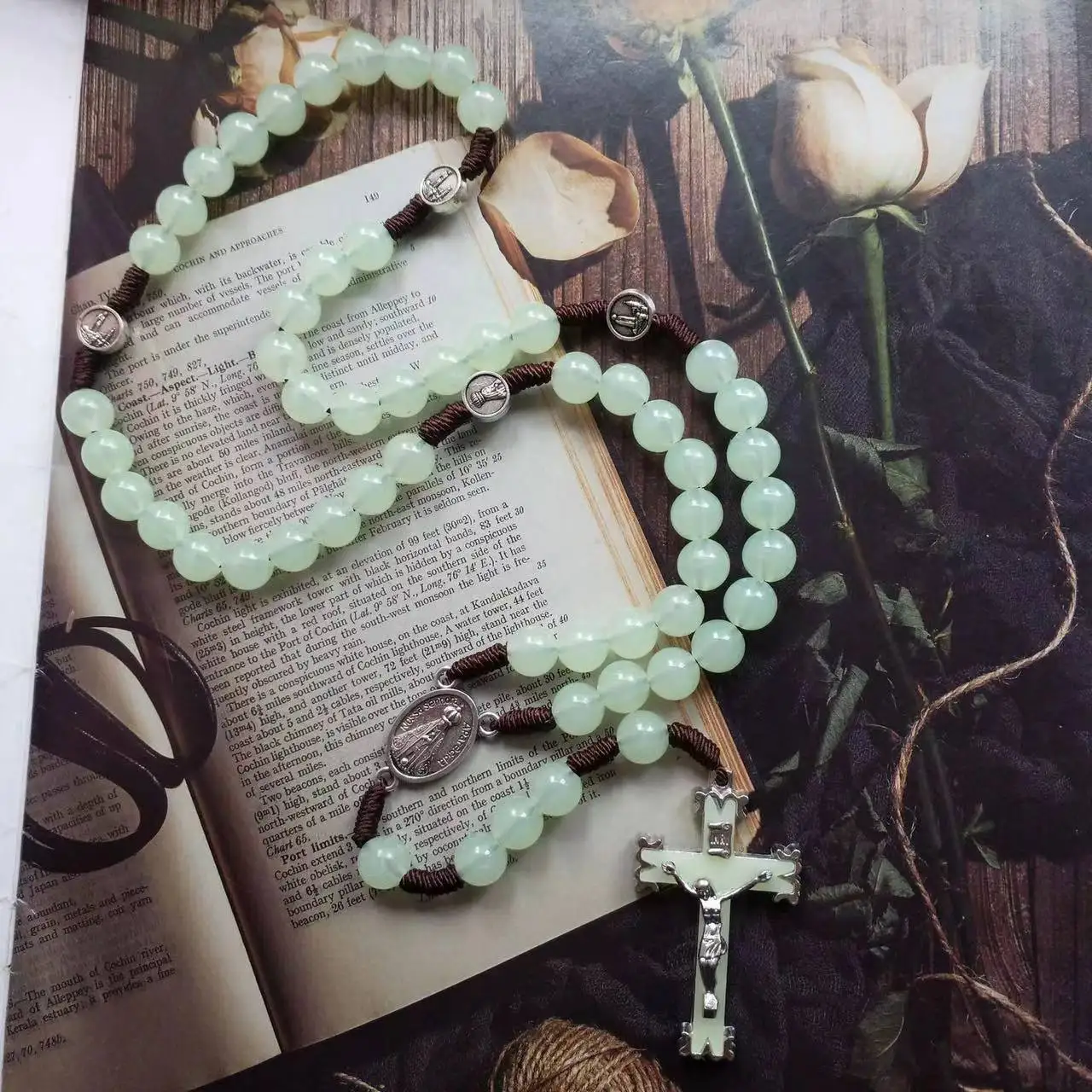 Hot Selling acrylic luminous beads cross rosary necklace Madonna Crucifix Pendant Jewelry Necklaces luminous rosary