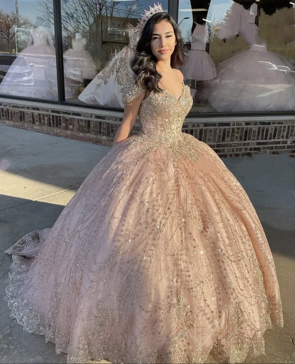 QD1578 Light Pink Quinceanera Dress V-Neck Capped Sleeve Lace Appliques Sequins Prom Party Princess Ball Gown Sweet 16 Vestidos