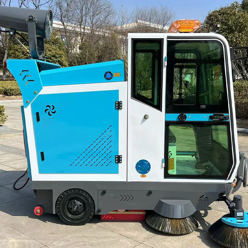 Outdoor road sweeper High quality Road cleaning   machine  Cleaning truck with water tank