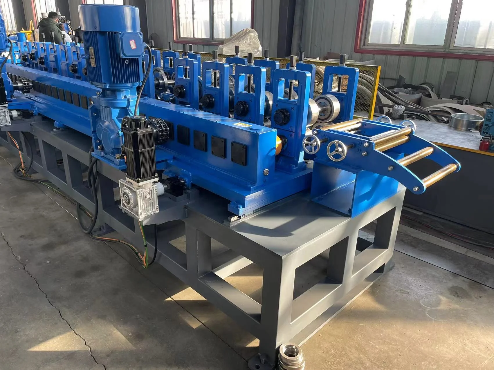 Factory Custom Light Steel Keel Roll Forming Machine with C Z Omega Profile