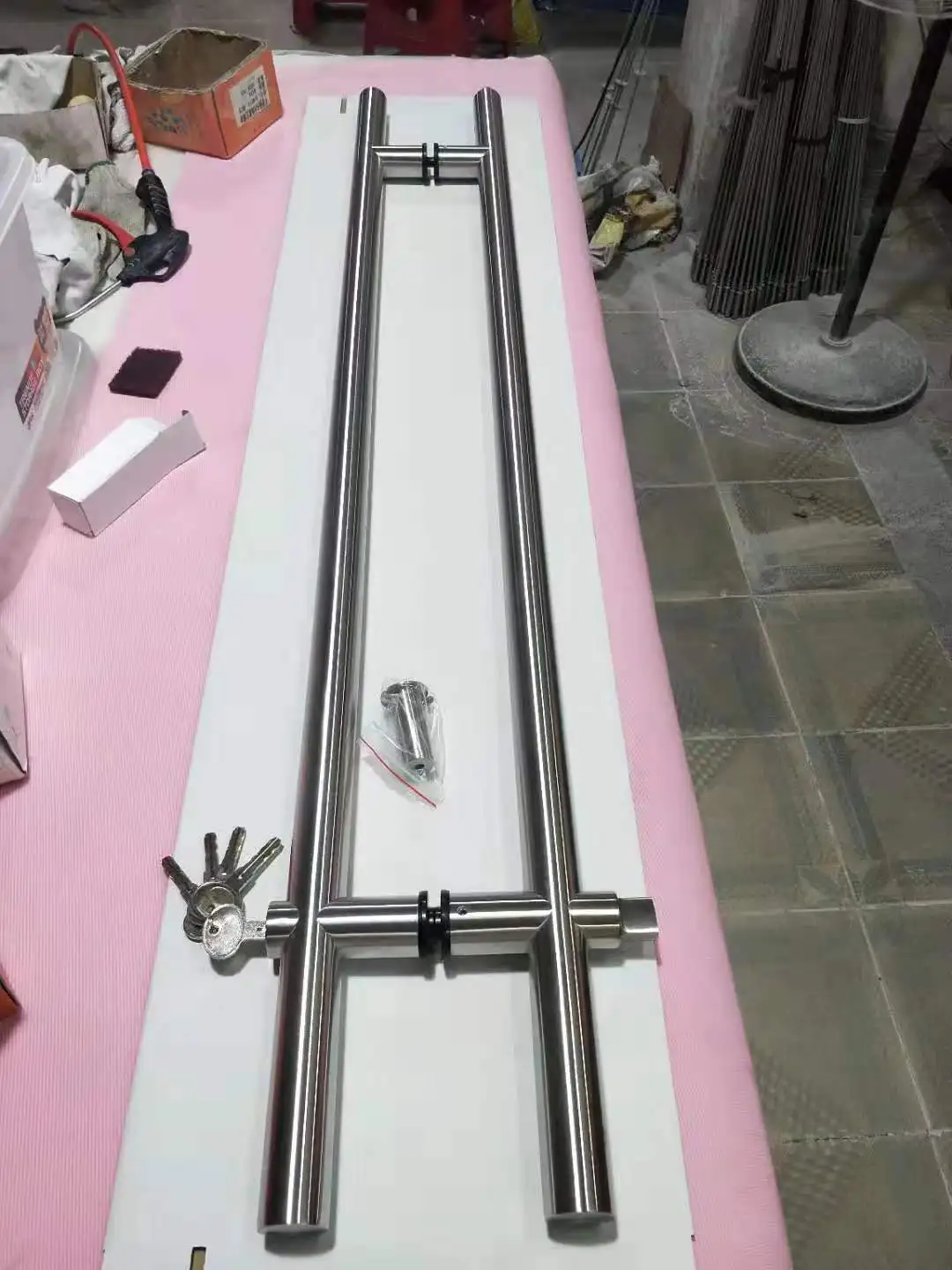 Condibe из нержавеющей стали раздвижные стеклянные дверные ручки для душа с замком