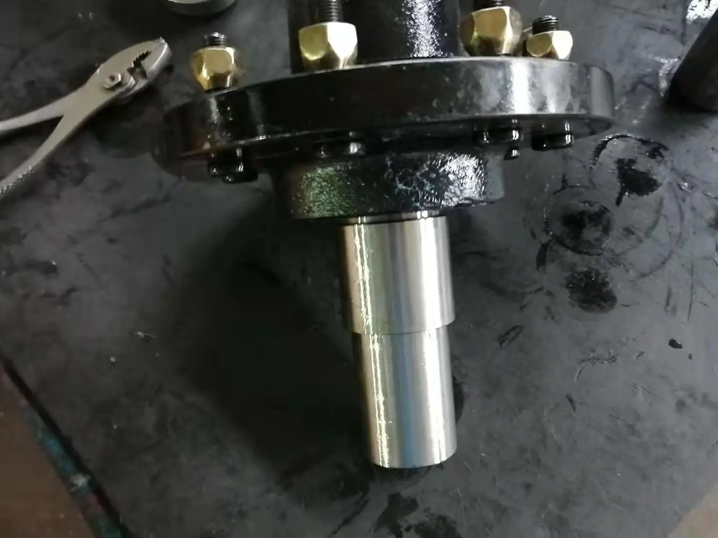 6 Studs Square Spindle Stub Axle with Bearings Hub assembly