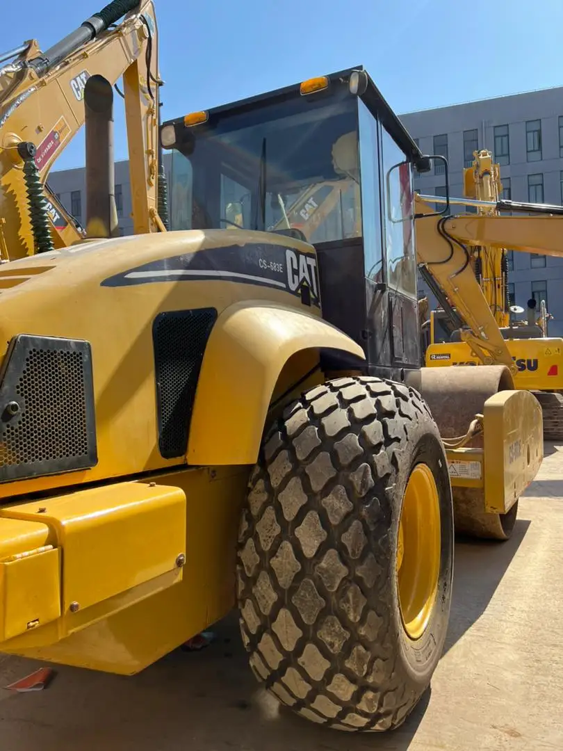 Used Caterpillar CS683E Roller road rollers cat compactor vibratory smooth drum roller construction equipment CS 683  for sale