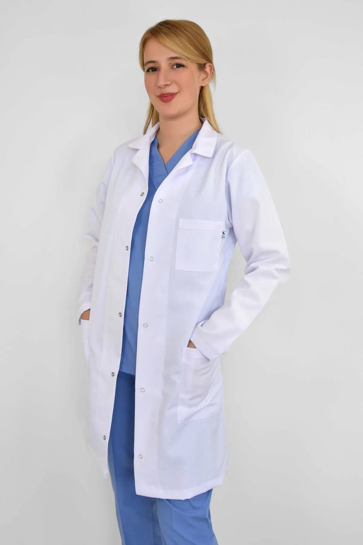 Apron Hospital Uniforms Classic Collar White Surgical Gown Nurse Doctor Apron Comfy Breathable Surgical White Lab Coat