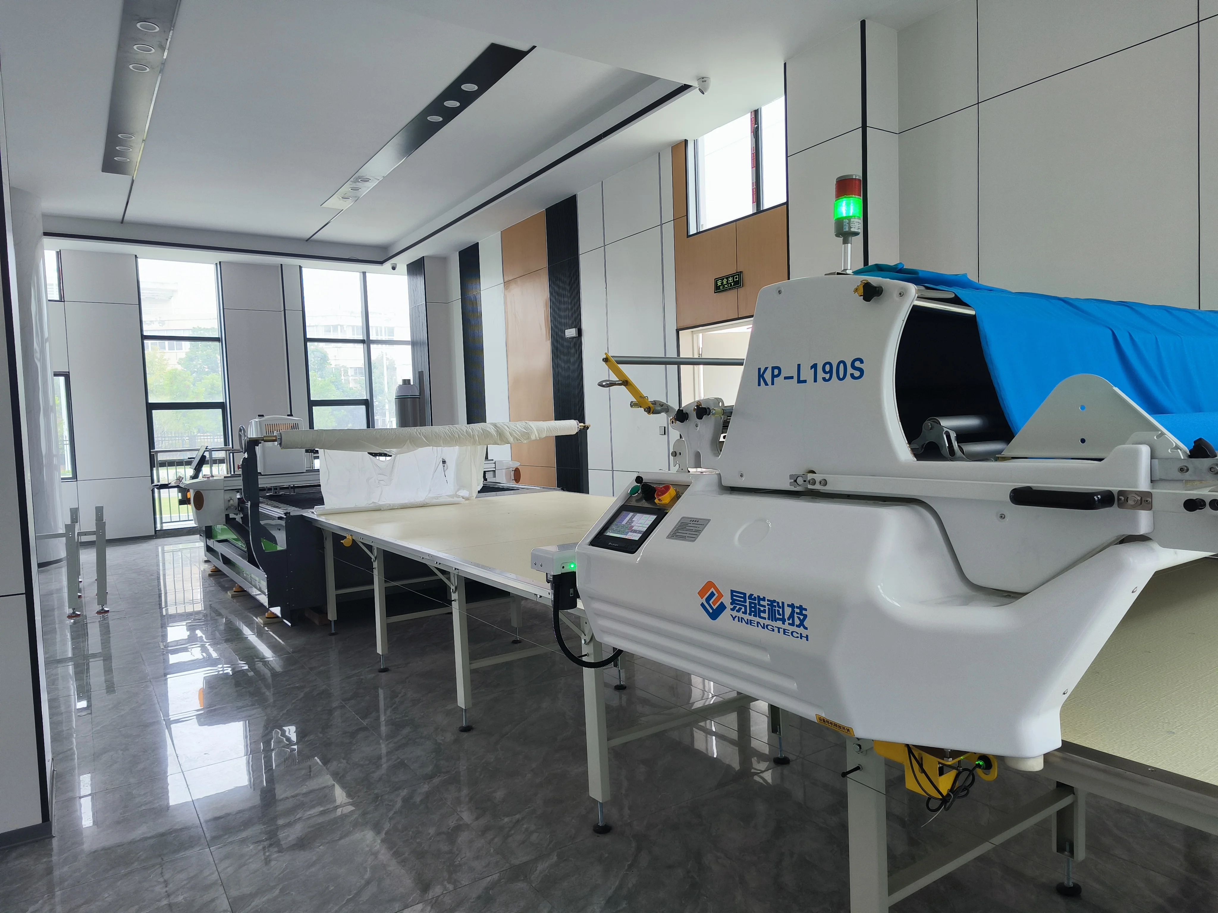 cloth spreader machine
