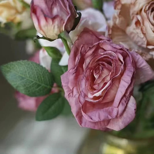 Antique Real Touch Artificial Flowers and Plants Dried Silk Cloth Rose Bouquet for Christmas Decorations