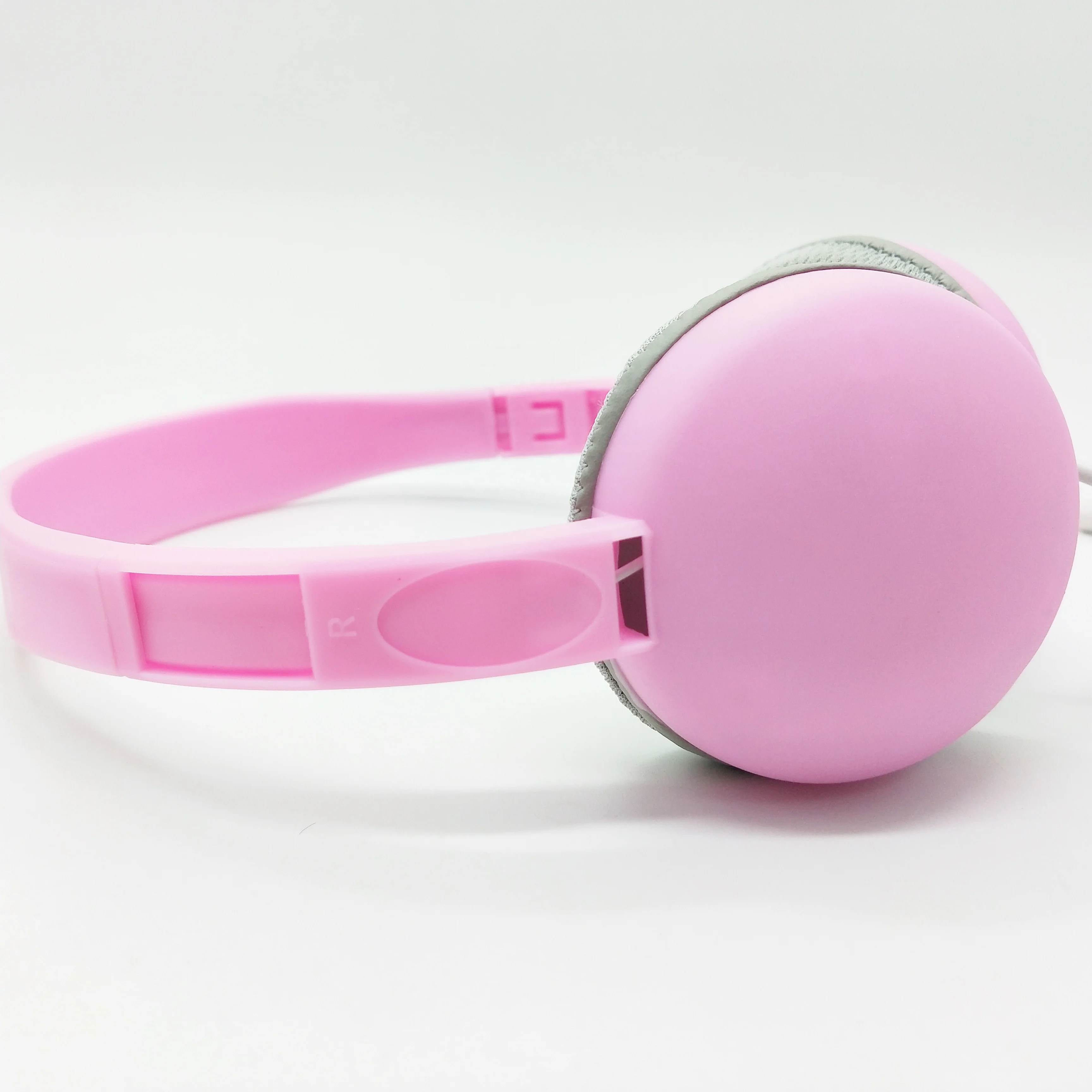 
Wholesale Universal 3.5mm Plug Colorful Cheap Children Wire headphone for Promotional Gifts 