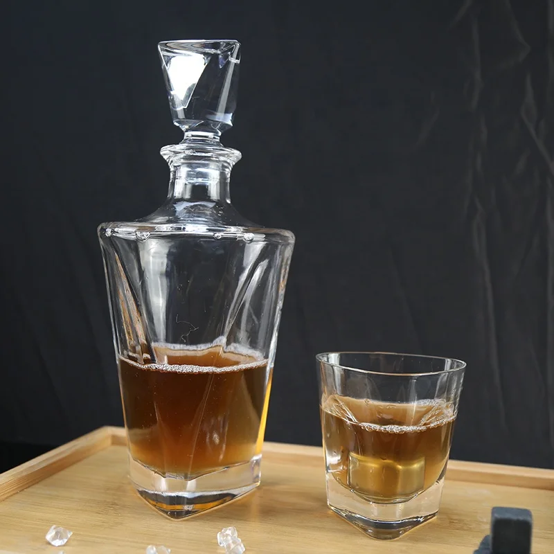 Amazon hot selling whiskey decanter whisky glass set liquor drinking cup wine bottle set