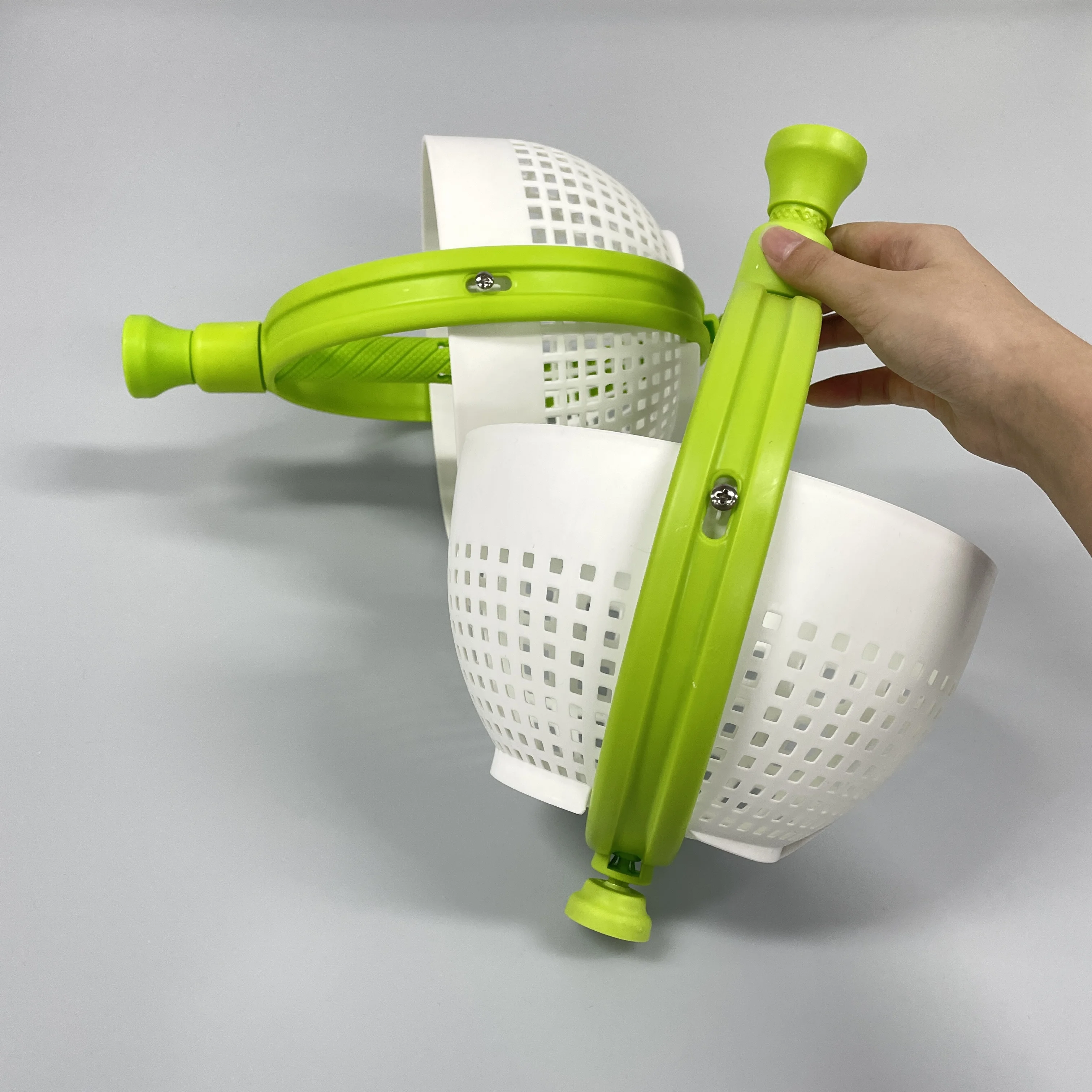 2023 Useful Vegetable and Fruit Salad Spinner Scratch Resistant Plastic Spina Colander Salad Spinner Colander