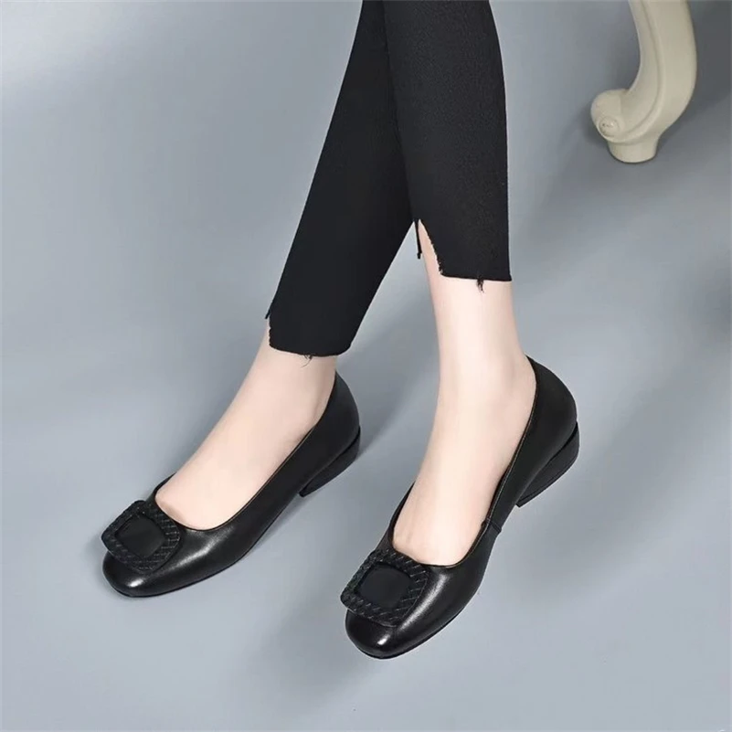 Women Flat Shoes New Fashion Soft Comfortable Sole Casual Ladies Beautiful Pu Upper Leather Shoes Loafers
