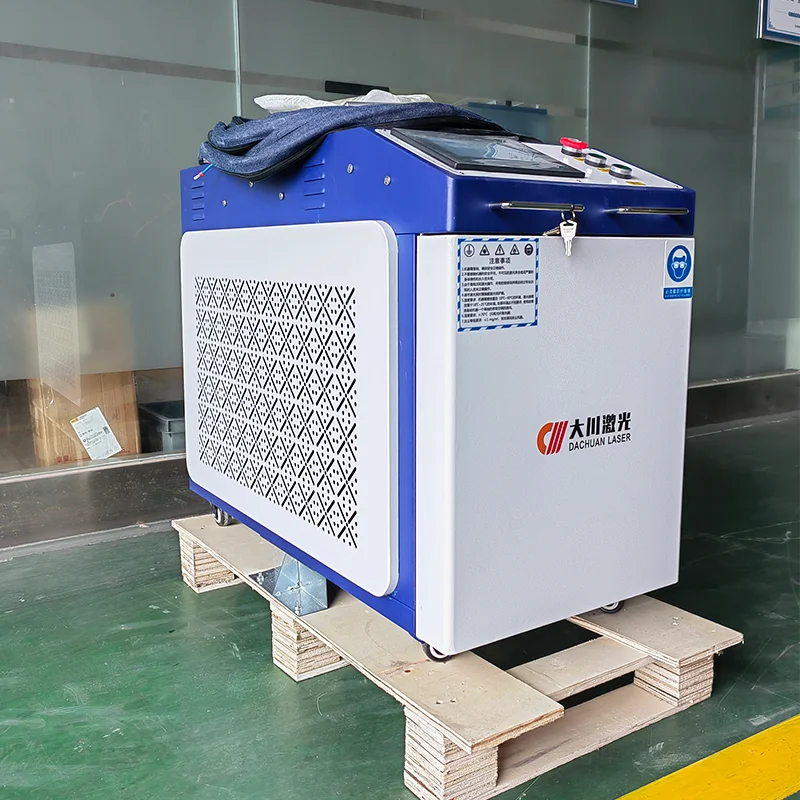 Factory direct sales3000W industry water-cooled handheld laser rust remover for laser cleaning machine rust removal