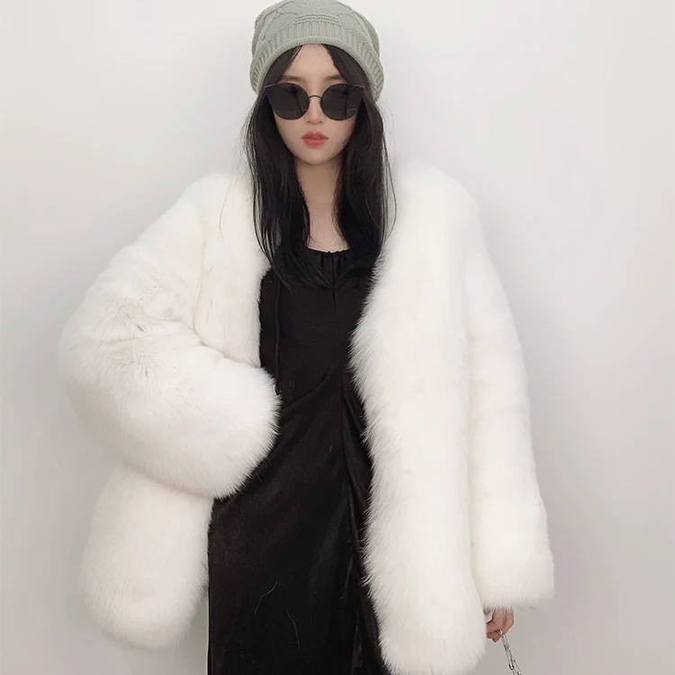 2021 Wholesale new style fashion jacket white winter items fur women coat