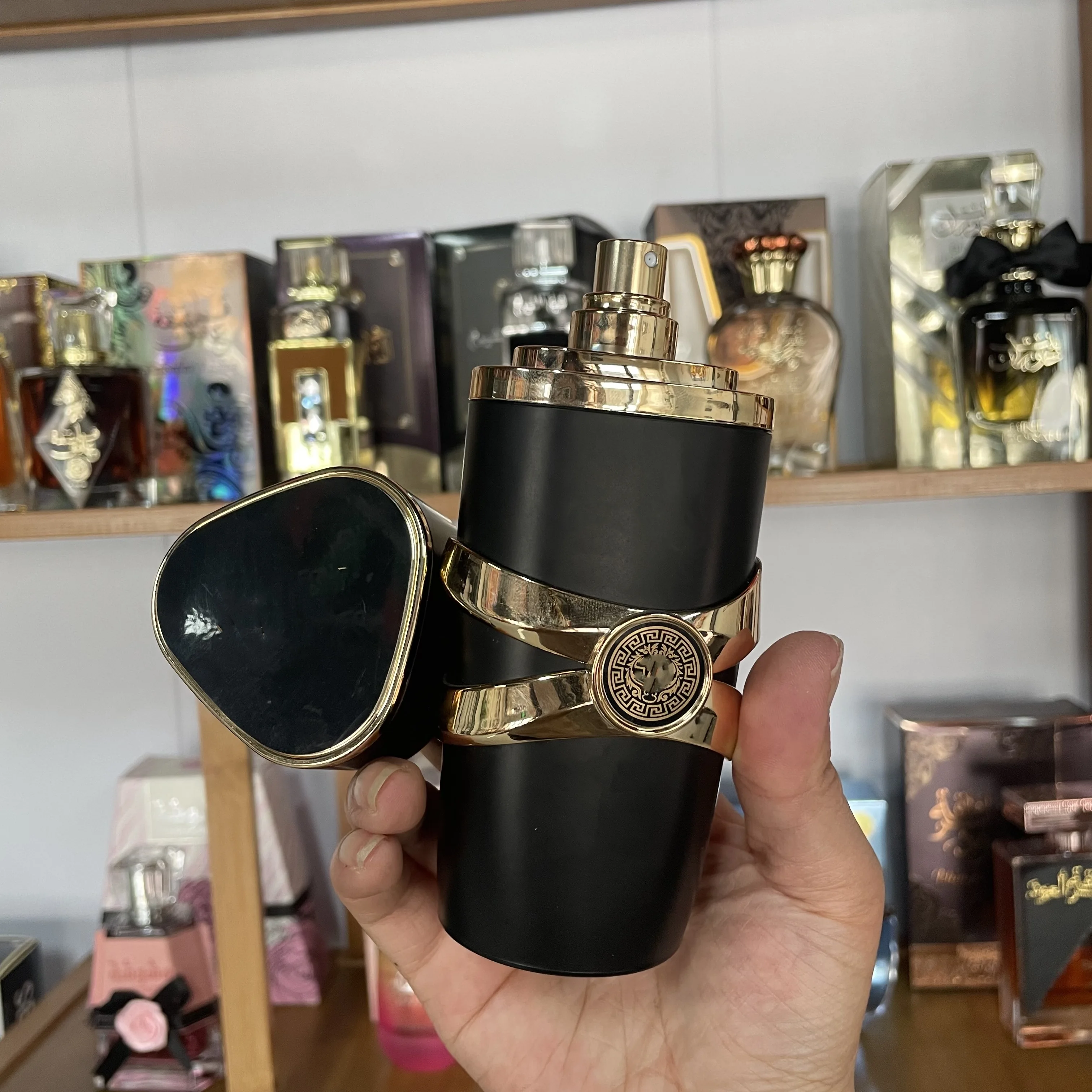 The factory sells large quantities of Latafa  asad perfume arab perfumes wholesale  house perfume