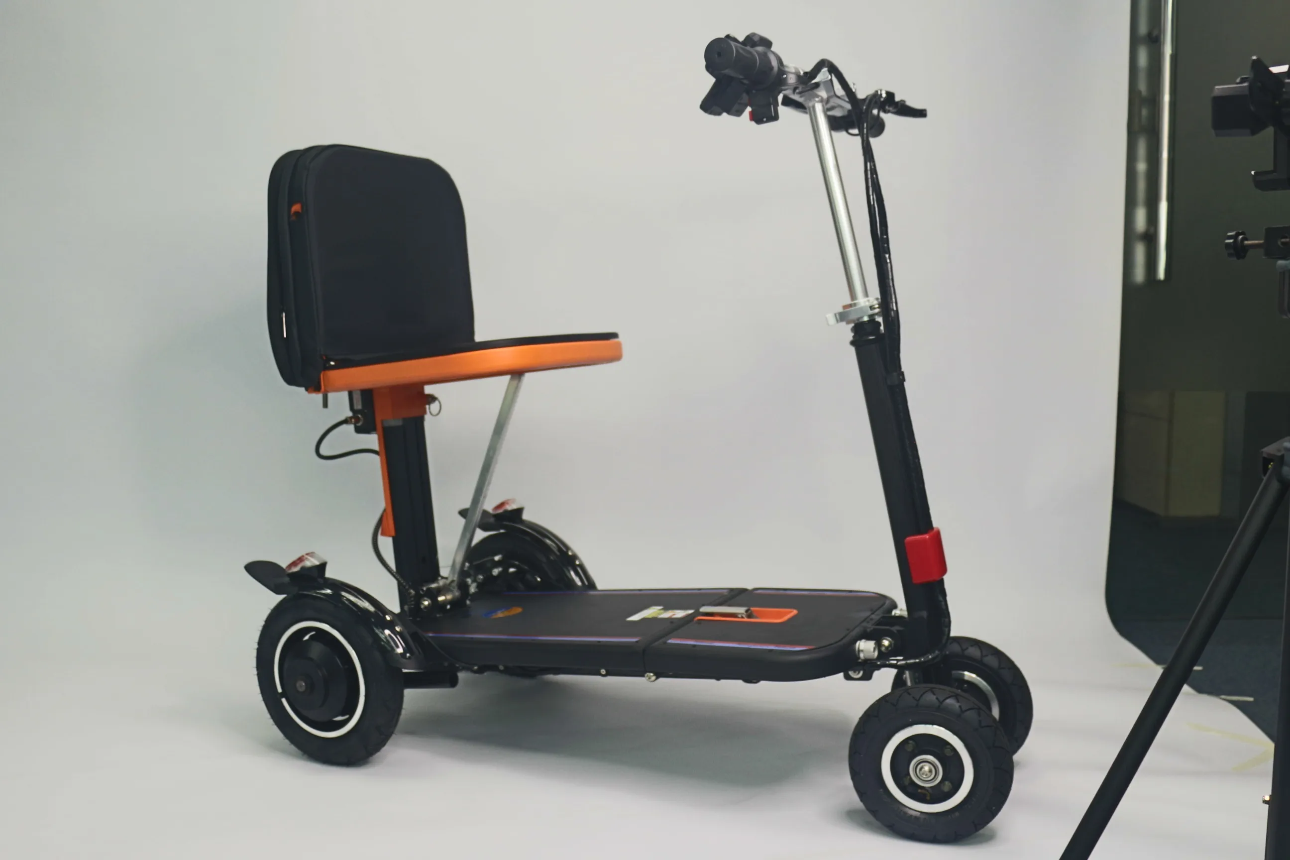 Intelligent Mobility Scooter Aluminum Folding Lightweight 250W Power Electric Scooter for Elderly Disabled