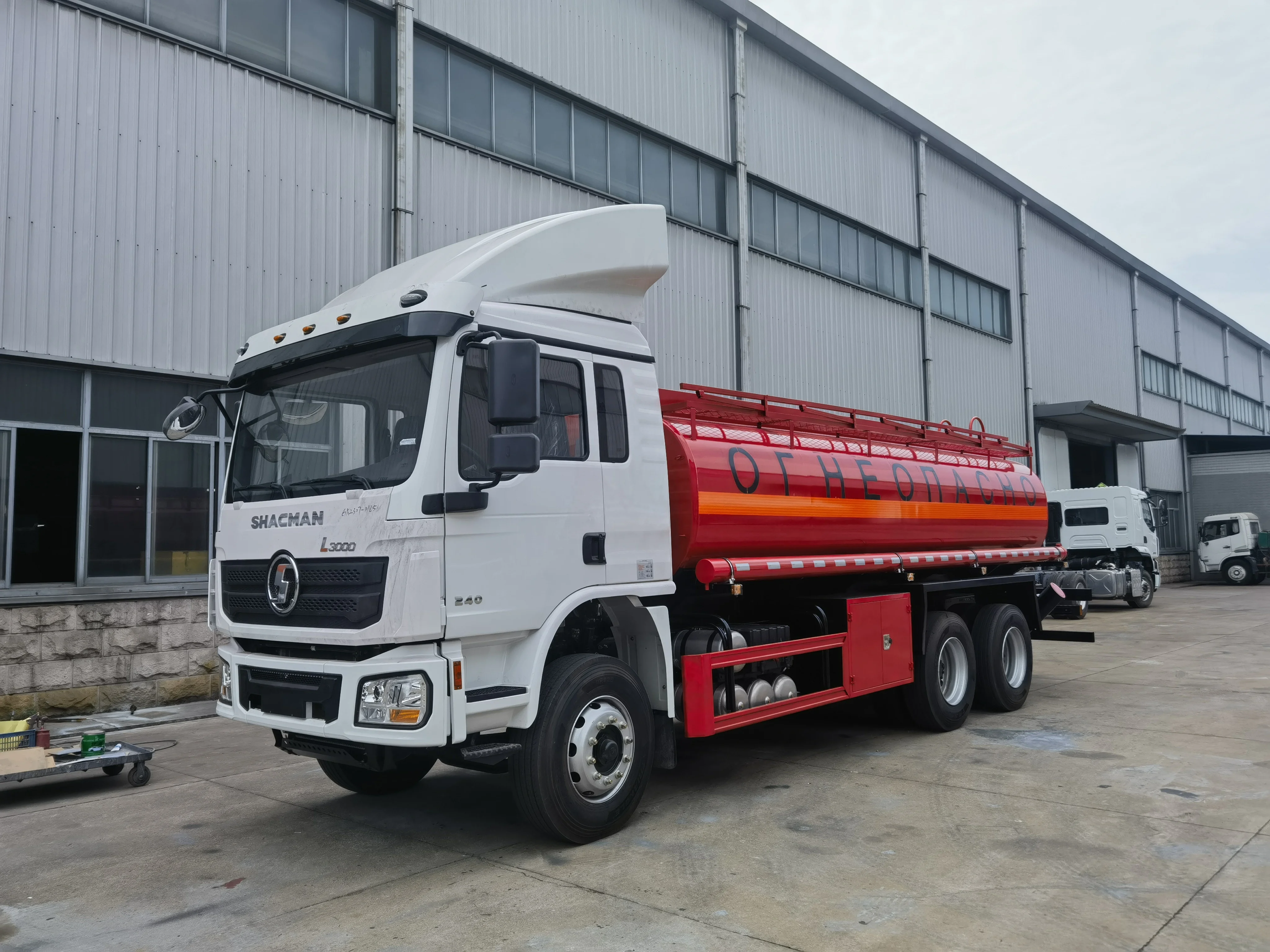 Shacman L3000 18000L 20000L fuel tank truck for fuel transport to Tajikistan