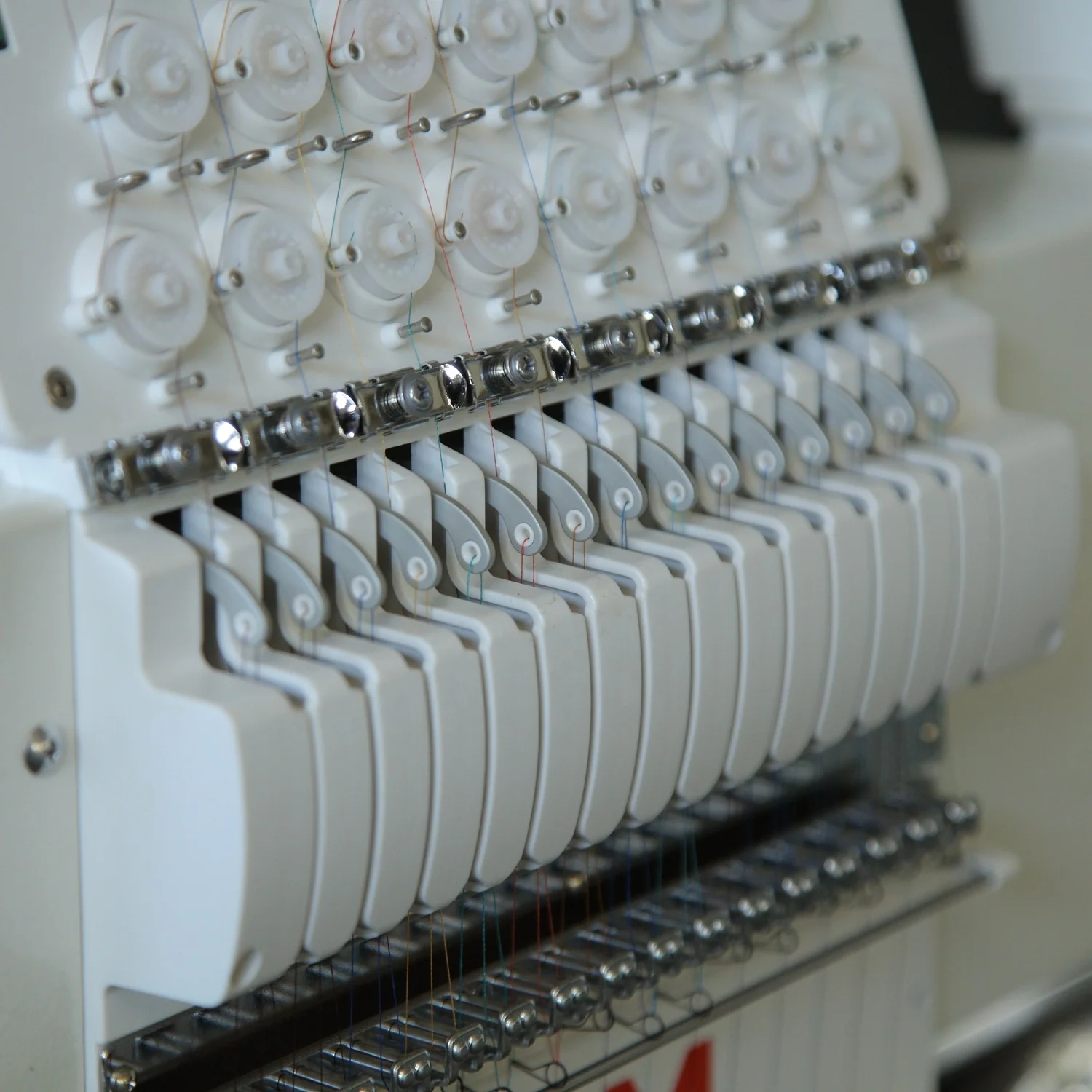 Машина KQM borduurmachine a broder informatique machine des logos