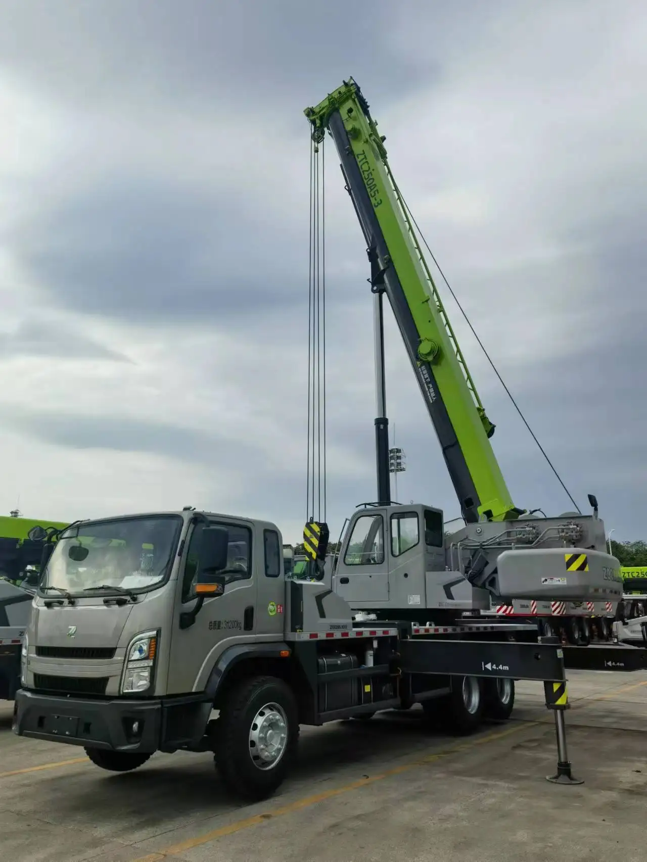 New Truck Crane Wheels Mobile Zoomlion ZTC250A5 Lifting Equipment Zoomlion Heavy Machinery Mobile Crane 25 Ton