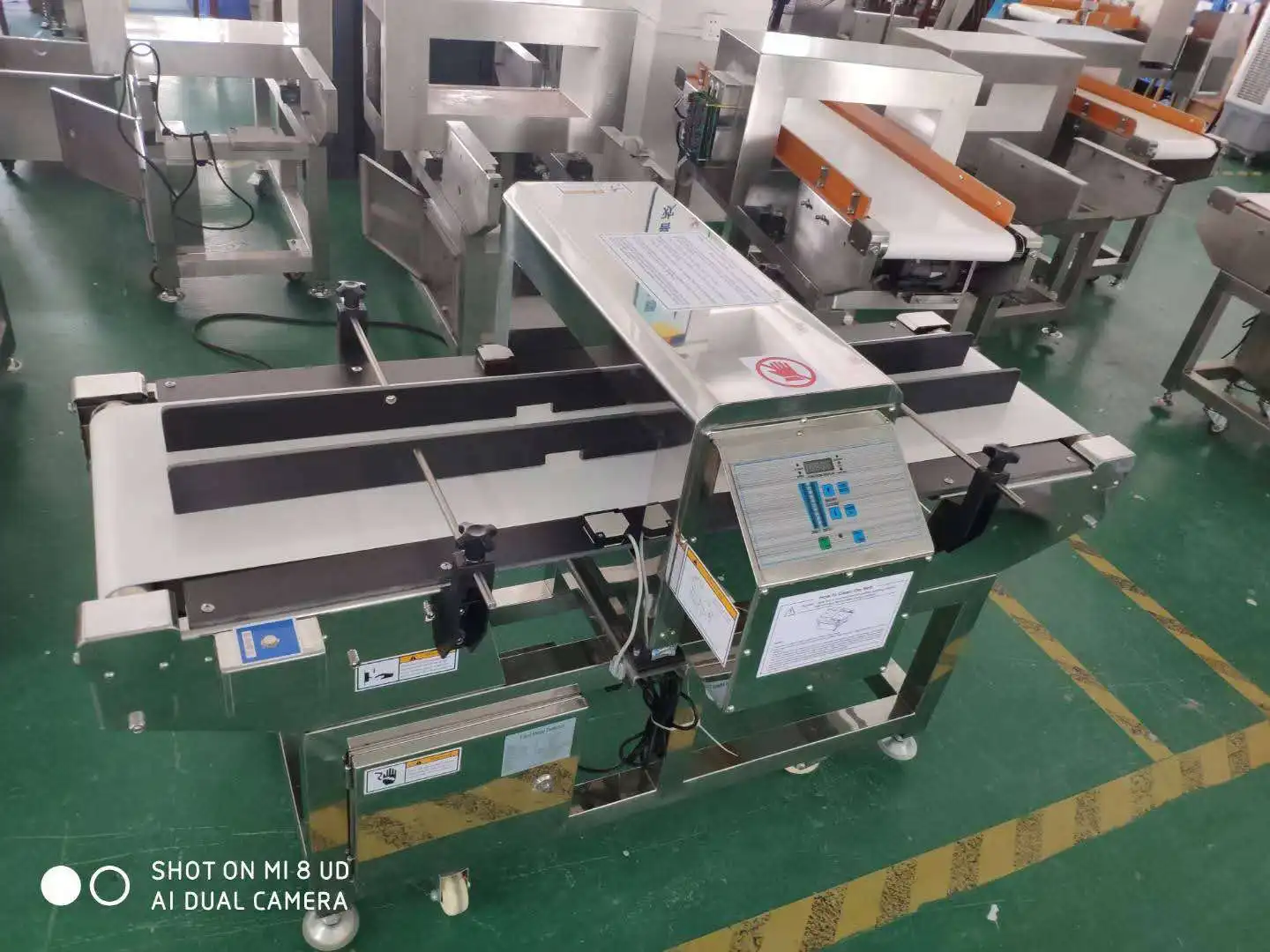 Fried Biscuit Puffed Food Conveyor Belt Industrial Metal Detectors For Aluminum Foil Packing Products