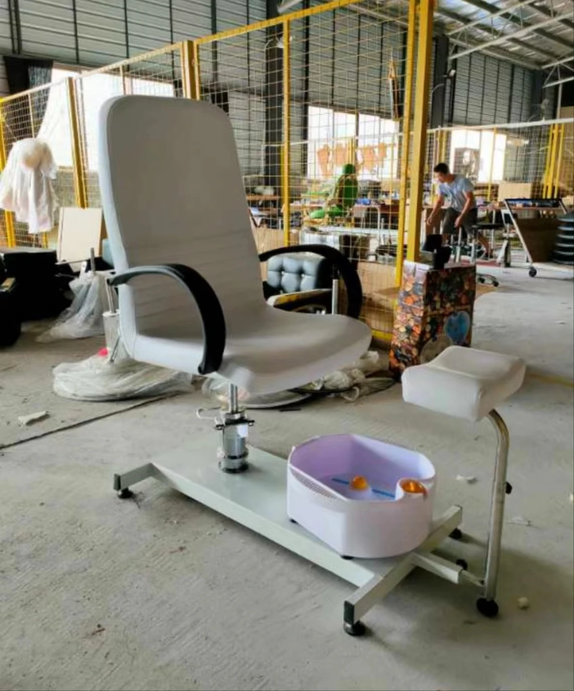 Adjustable Spa pedicure chairs Hydraulic Lift Pedicure Set beauty salon chair with Easy-Clean Bubble Massage Foot bath White