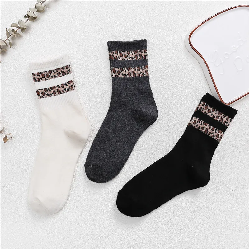 New design hot sale leopard cotton crew socks fashion  custom casual crew socks kniitted one size ladies socks