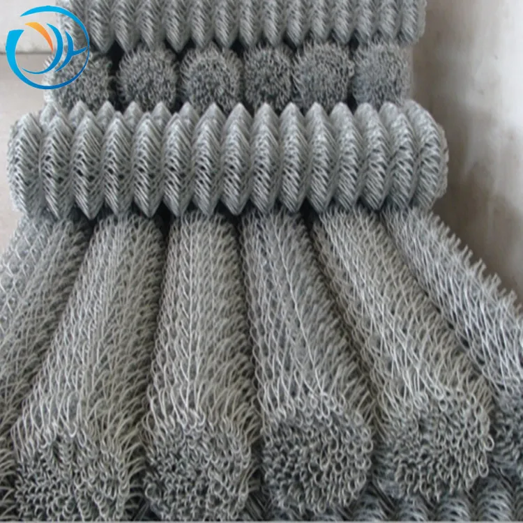 China galvanized used diamond 6 ft black chain link fence price cyclone fence for farm