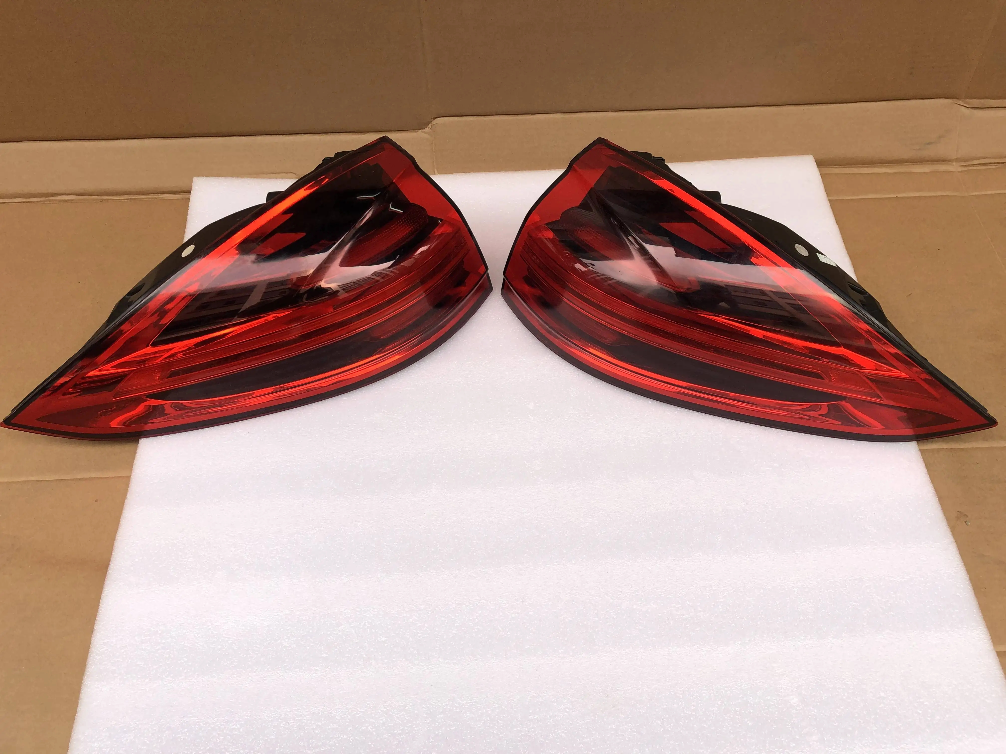 Factory Supply Factory Price Auto Car Accessories Tail Light Rear Lamp Suppliers