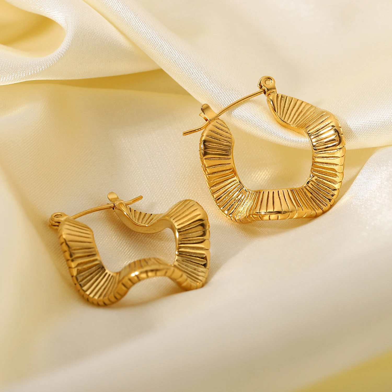 Vintage Stainless Steel Texture Earrings Tarnish Free Jewelry 18K Gold Plated Irregular Wave Hoop Earings Jewelry Women