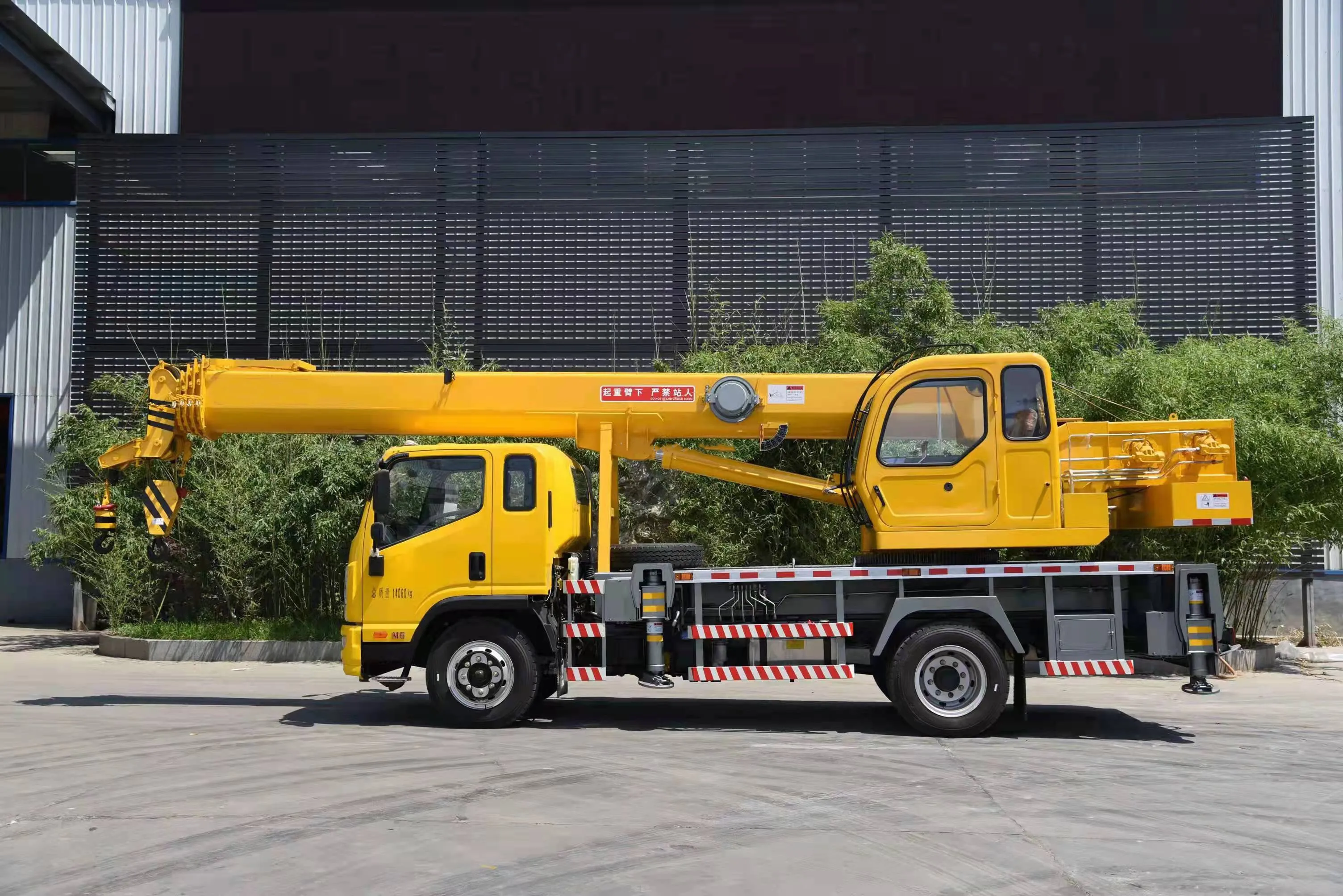 В наличии низкая цена высокопрочный dongfeng 16-тонный грузовик б/у кран на продажу