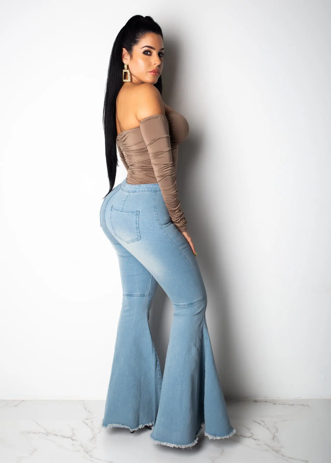 2021 New Arrival Bell Bottom Jeans High Waist Button Closure Women Flare Pants Light Blue Jeans