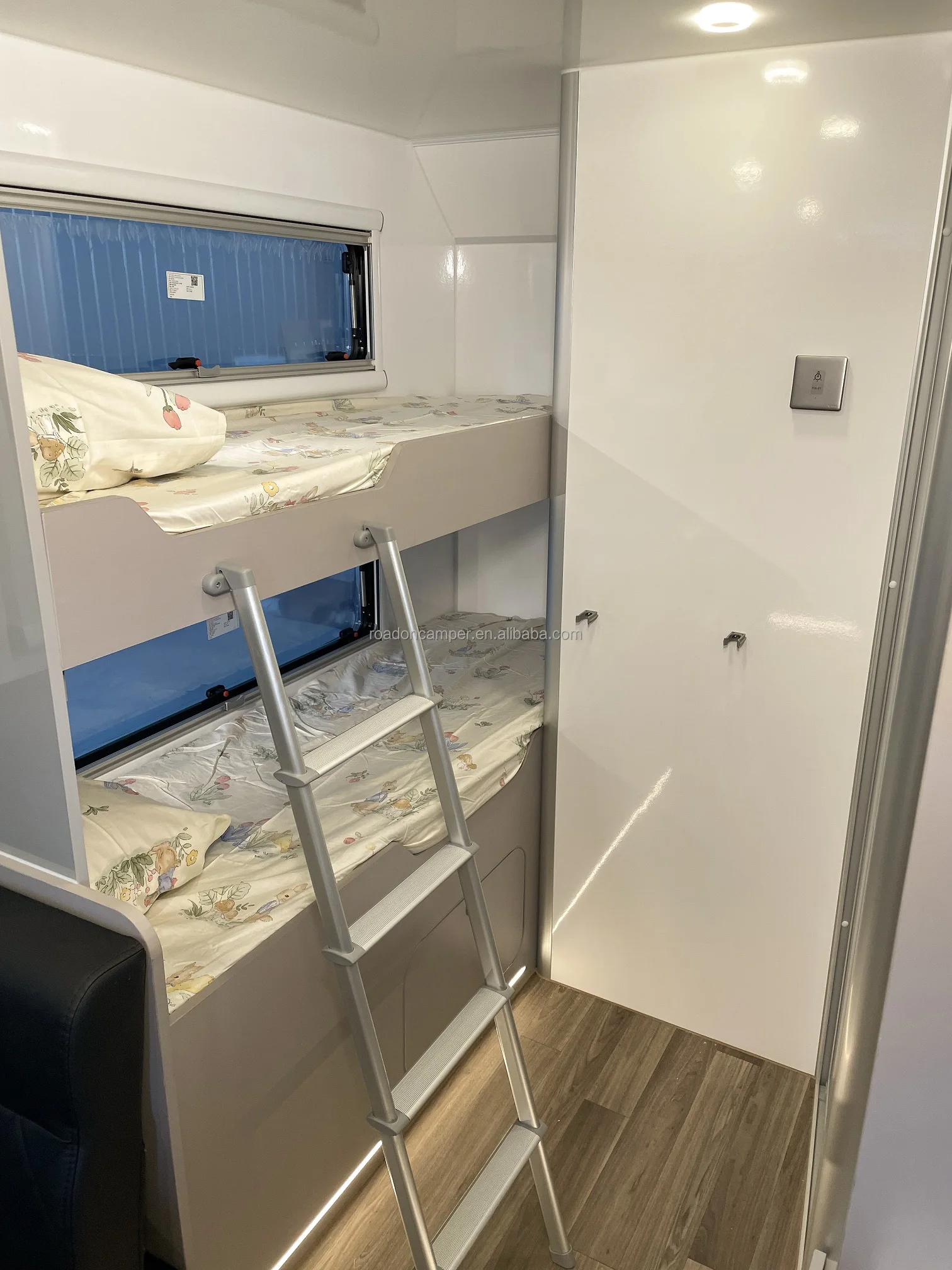 4*4 Austrailan new style Hot Sale Caravan Camp Tourist Trailer Hard Top Caravan Travel Trailer off road camper hard top caravan