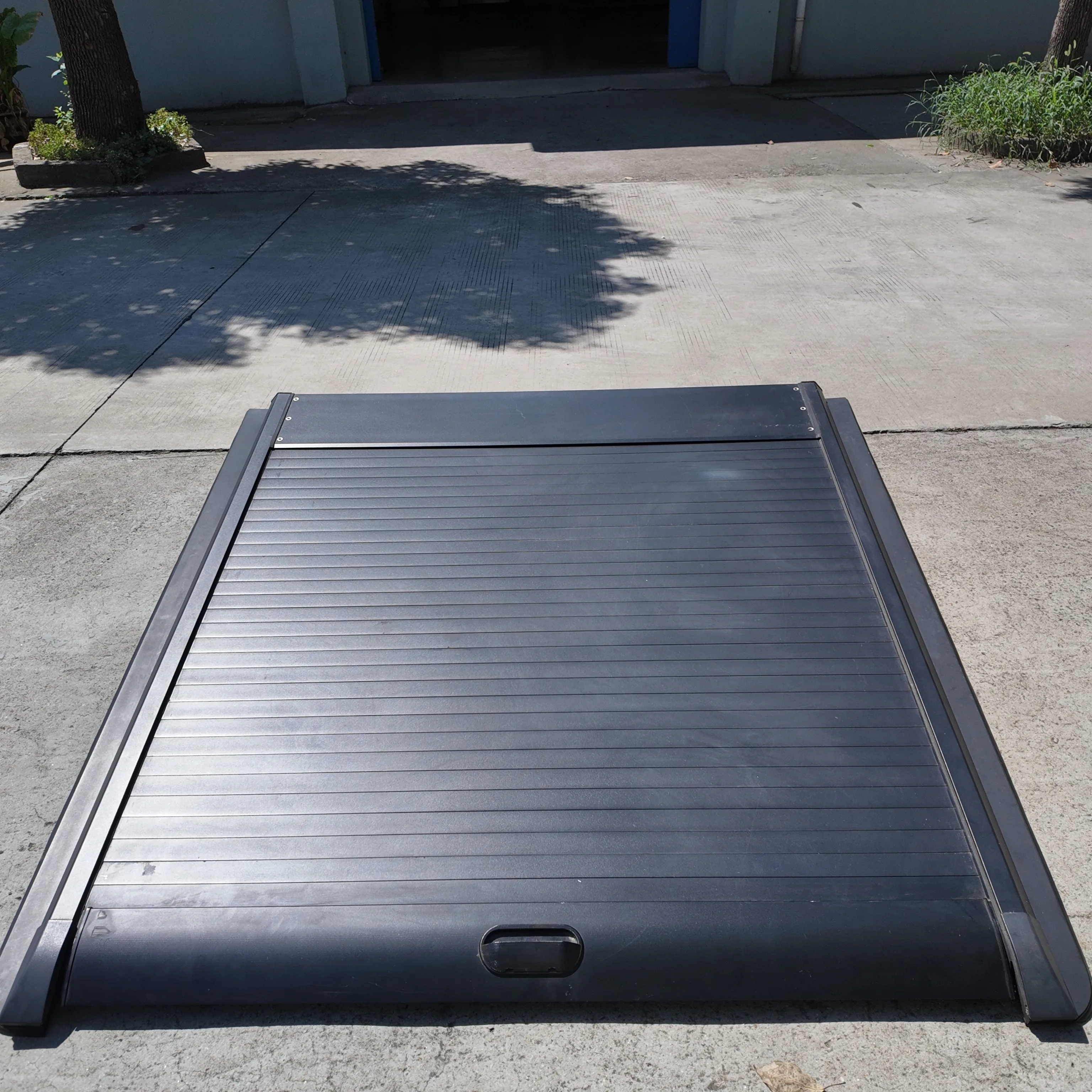 Good Performance electric roller lid shutter tonneau cover hard tonneau cover for Toyota