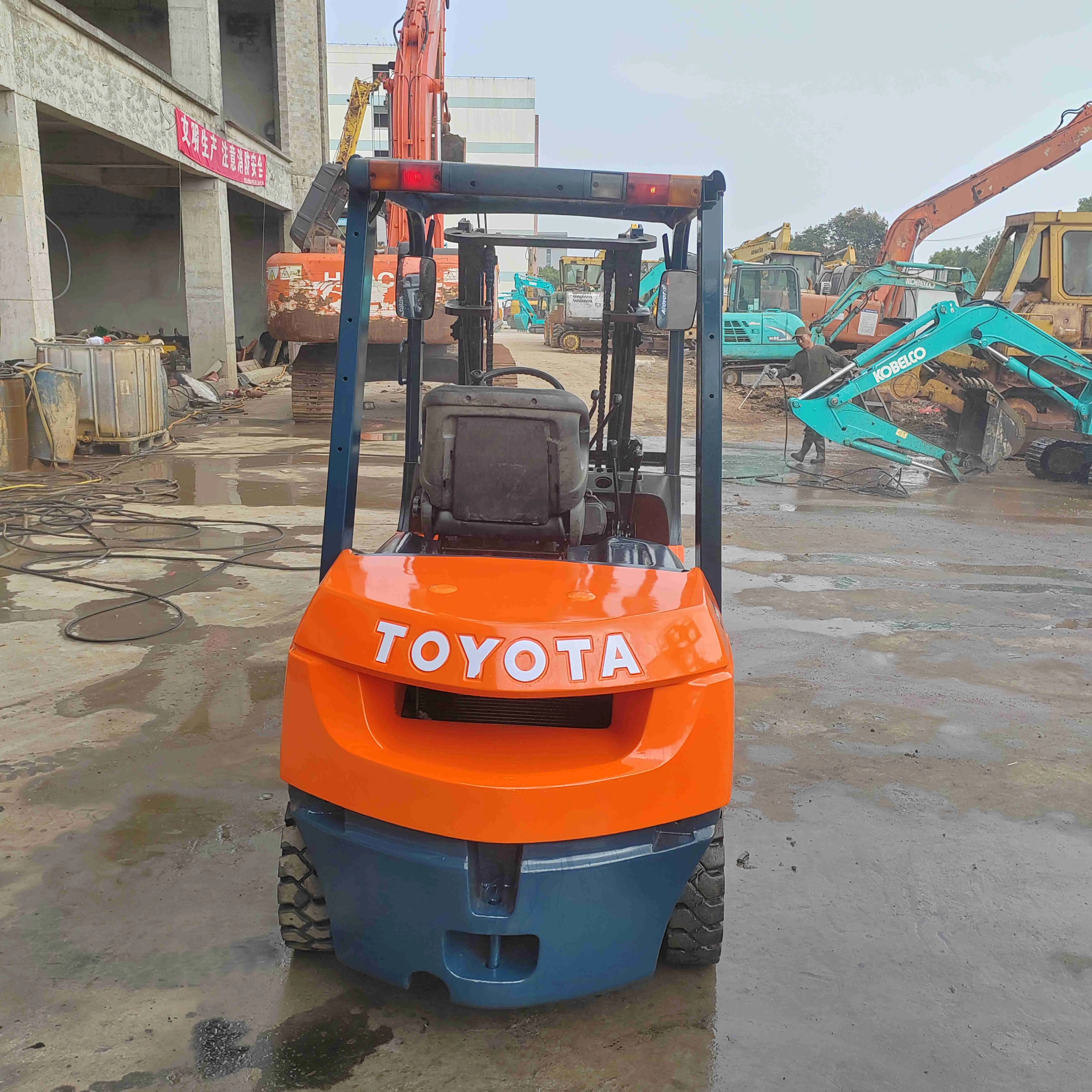 Used Toyota 3 ton forklift Toyota 8FD30 forklift is cheap to sell